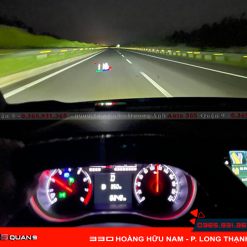 Xe VinFast độ Cruise Control khi di chuyển trên đường