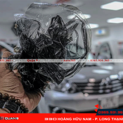 Toyota Fortuner lột phim cũ dán phim mới