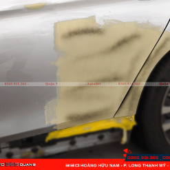Bả Matit trước khi sơn xe Kia Cerato