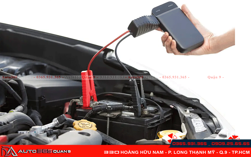 Kích bình ô tô với dụng cụ chuyên dụng