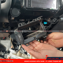 Lắp cửa gió điều hòa cho xe Hilux