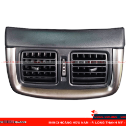 Lắp cửa gió điều hòa sau Toyota Hilux tại Auto365 Quận 9