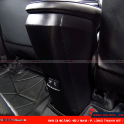 Lắp cổng sạc USB ghế sau cho xe Toyota