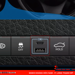 Lắp thêm cổng xạc cho xe Toyota