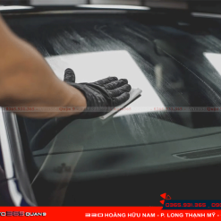 Xóa xước kính ô tô hỗ trợ bảo vệ an toàn hiệu quả