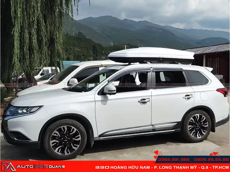 Giá nóc zin theo xe Outlander giúp lắp đặt các phụ kiện khác nhanh chóng
