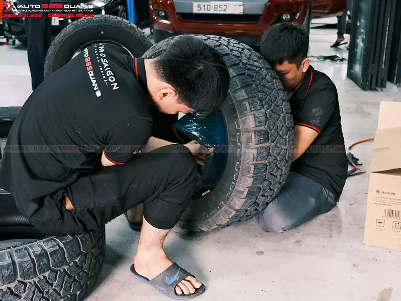 Mút chống đinh ô tô 6