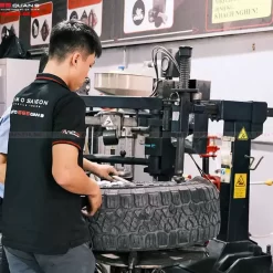 Mút chống đinh ô tô 8