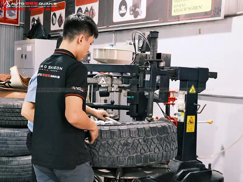 Mút chống đinh ô tô 8
