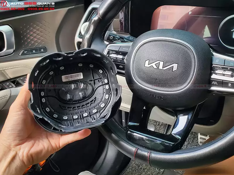 Thay logo KIA 2022 mới cho Sorento 4